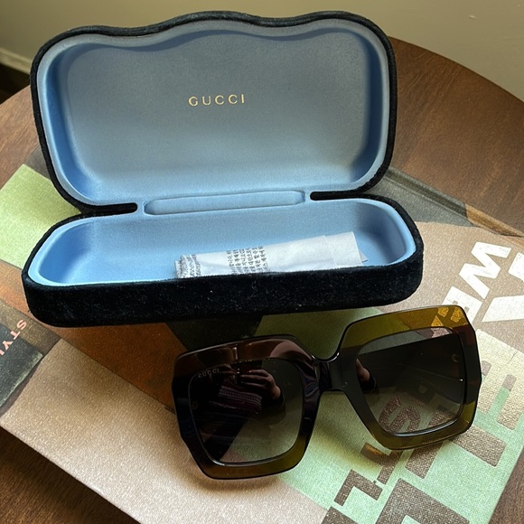 Gucci Square Oversized Sunglasses - Picture 2 of 9